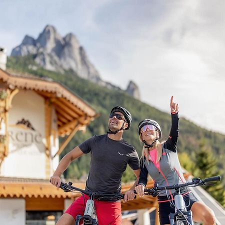 Rene Dolomites Boutique Hotel ポッツァ・ディ・ファッサ エクステリア 写真
